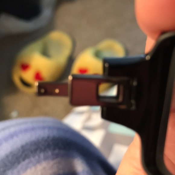 Gucci ladies sunglasses and case - Picture 7 of 8